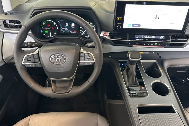 Certified 2026 Toyota Sienna XLE FWD image 18