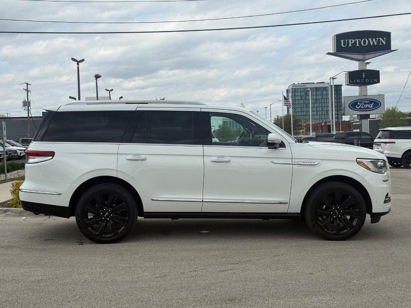 Certified 2024 Lincoln Navigator Reserve AWD/4WD image 2