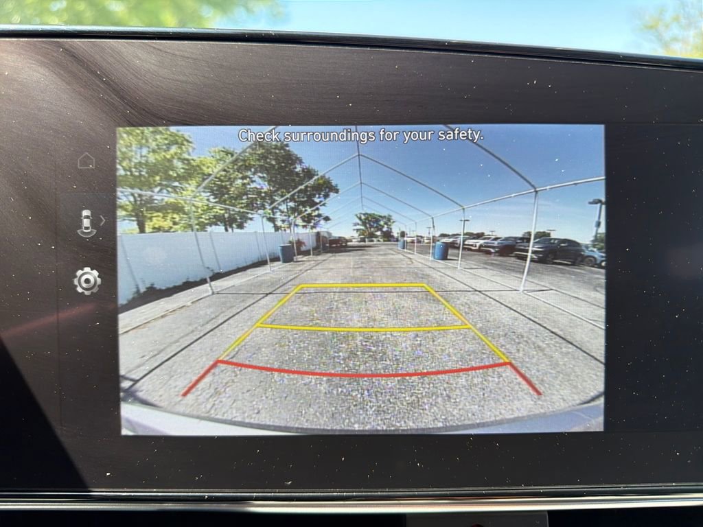 Used 2025 Hyundai Elantra Limited FWD image 23