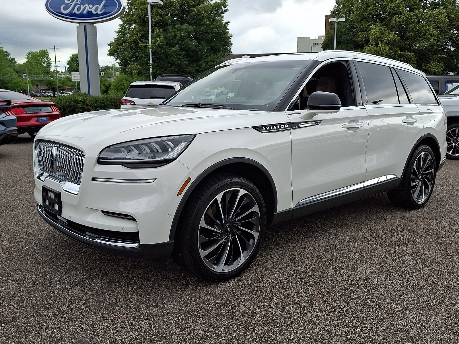 Used 2023 Lincoln Aviator Reserve w/ Equipment Group 201A AWD/4WD image 5