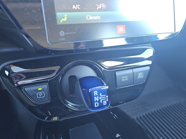 Used 2022 Toyota Prius L Eco image 27