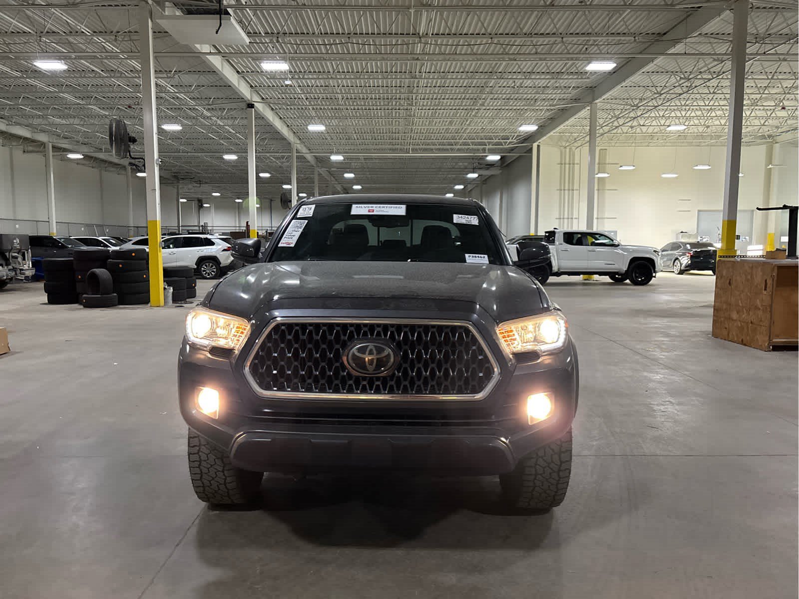 Certified 2018 Toyota Tacoma TRD Off-Road AWD/4WD image 2