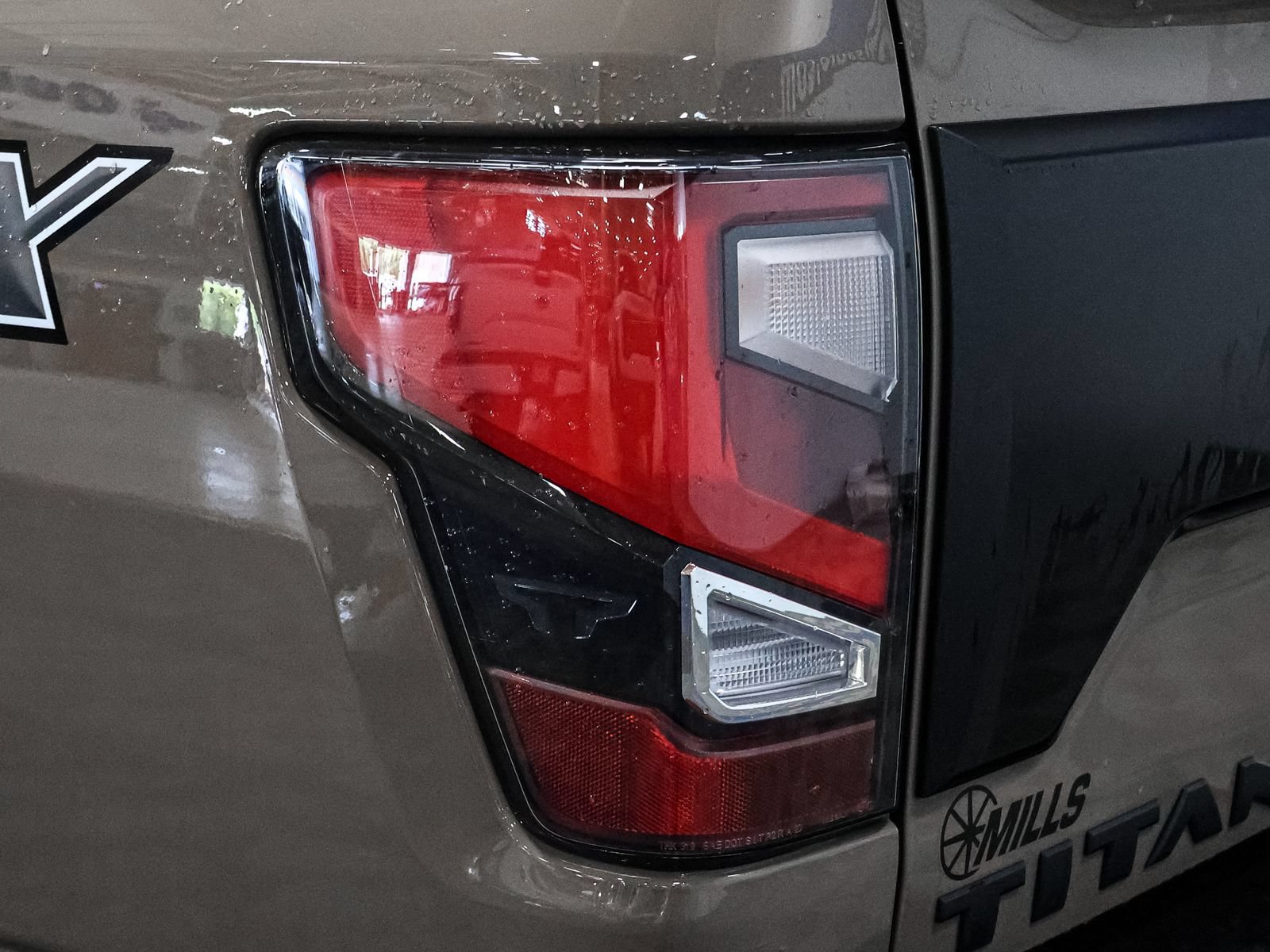 Used 2021 Nissan Titan PRO-4X w/ Pro-4x Convenience Package AWD/4WD image 15
