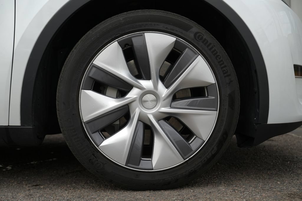 Used 2023 Tesla Model Y AWD image 10