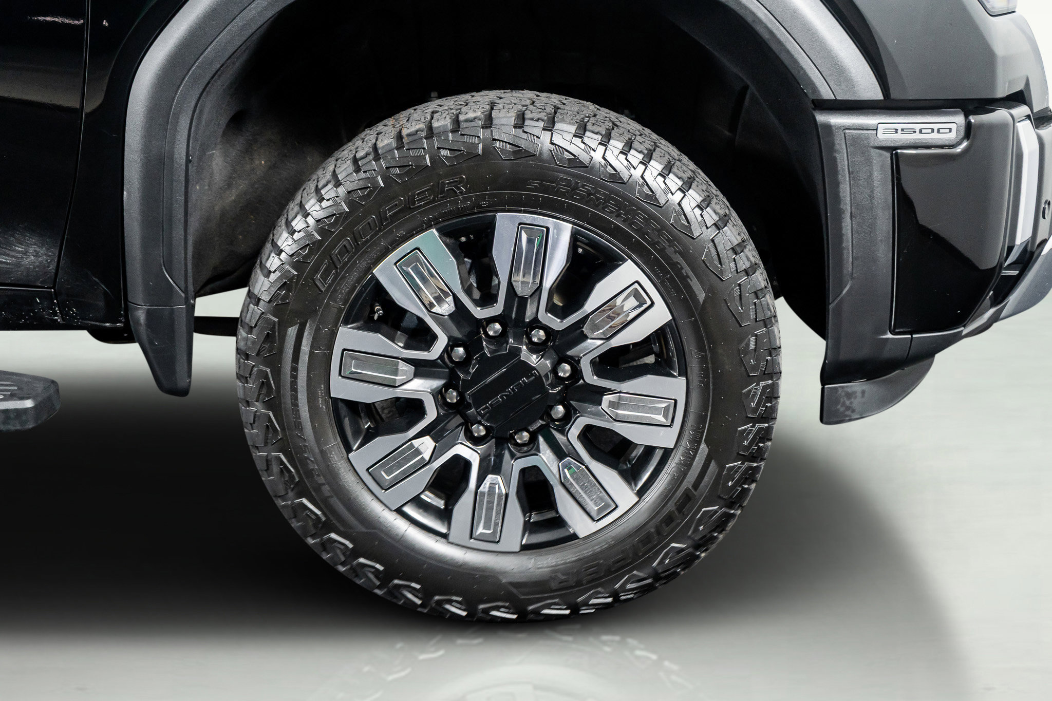 Used 2025 GMC Sierra 3500 Denali w/ Denali Reserve Package image 7