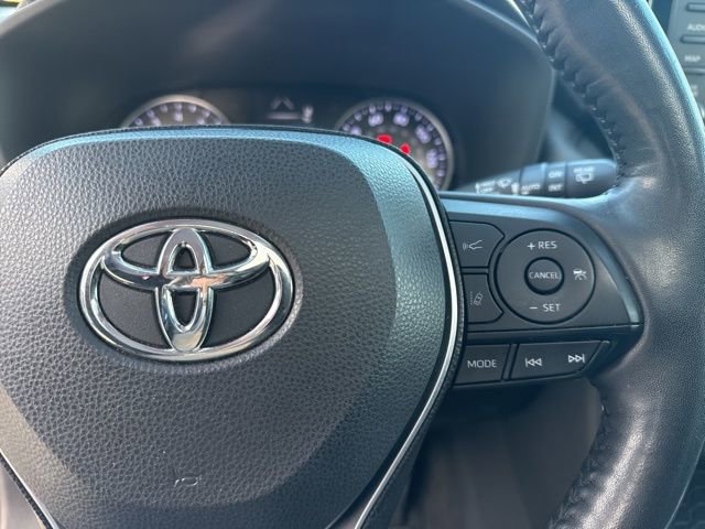 Used 2020 Toyota RAV4 XLE Premium image 39