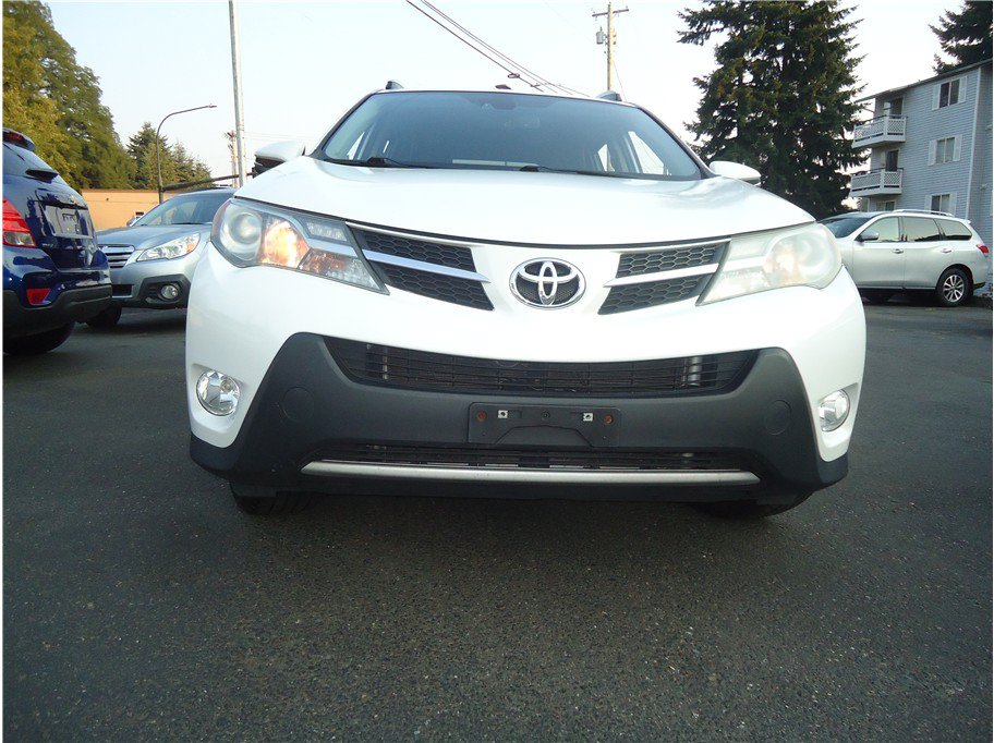 Used 2015 Toyota RAV4 Limited w/ Technology Package AWD/4WD image 3