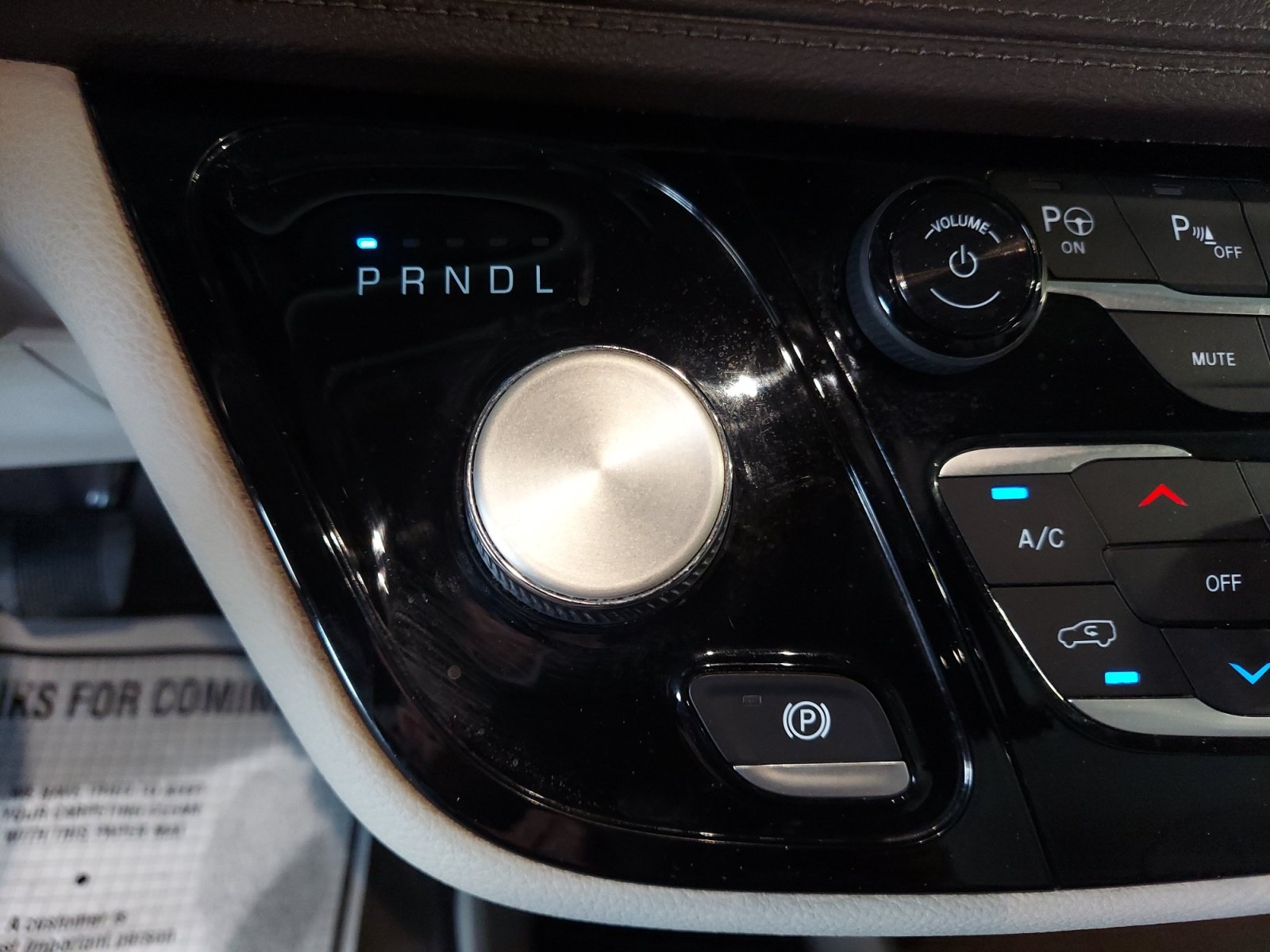 Used 2021 Chrysler Pacifica Touring-L w/ Uconnect Theater Family Group FWD image 22