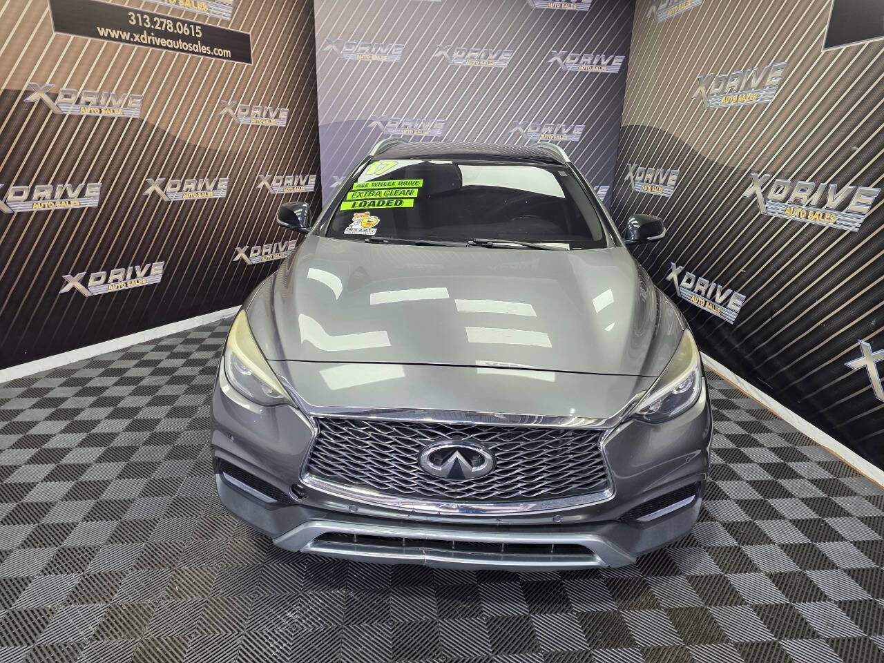 Used 2017 INFINITI QX30 Premium w/ Navigation Package image 4