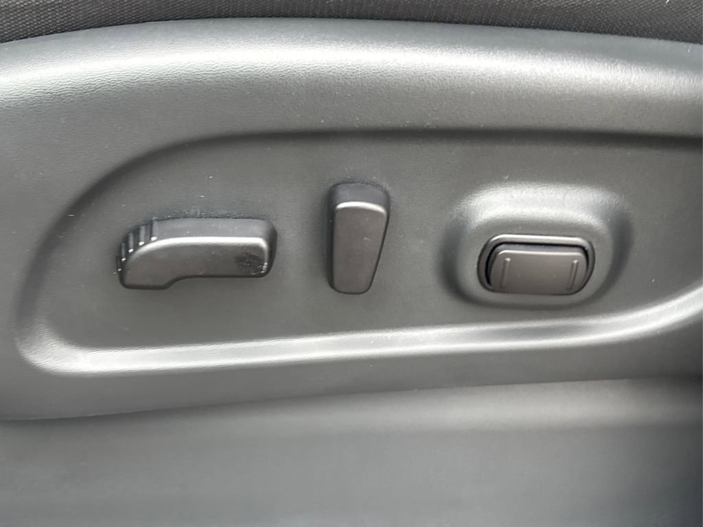 Used 2024 Nissan Titan SV w/ SV Convenience Package image 38