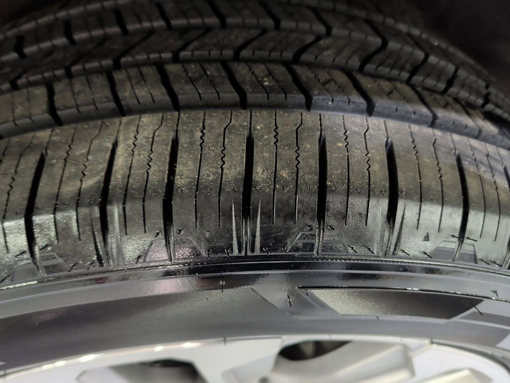 Used 2022 GMC Yukon XL Denali w/ Denali Premium Package image 11