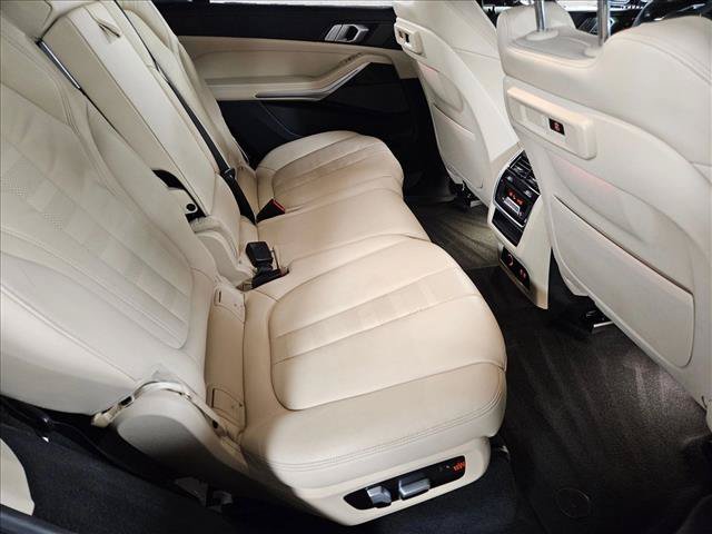 Used 2021 BMW X7 xDrive40i w/ Premium Package AWD/4WD image 19