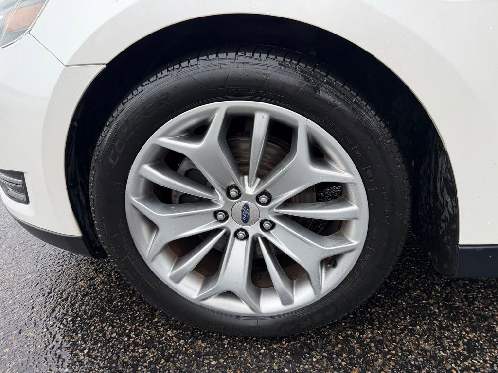 Used 2016 Ford Taurus Limited w/ Equipment Group 301A AWD/4WD image 29