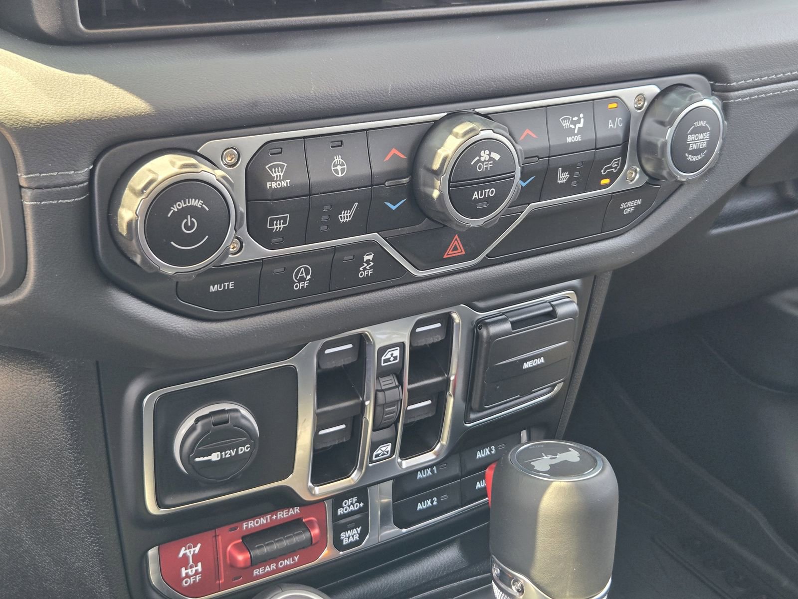 New 2025 Jeep Wrangler Unlimited Rubicon image 16