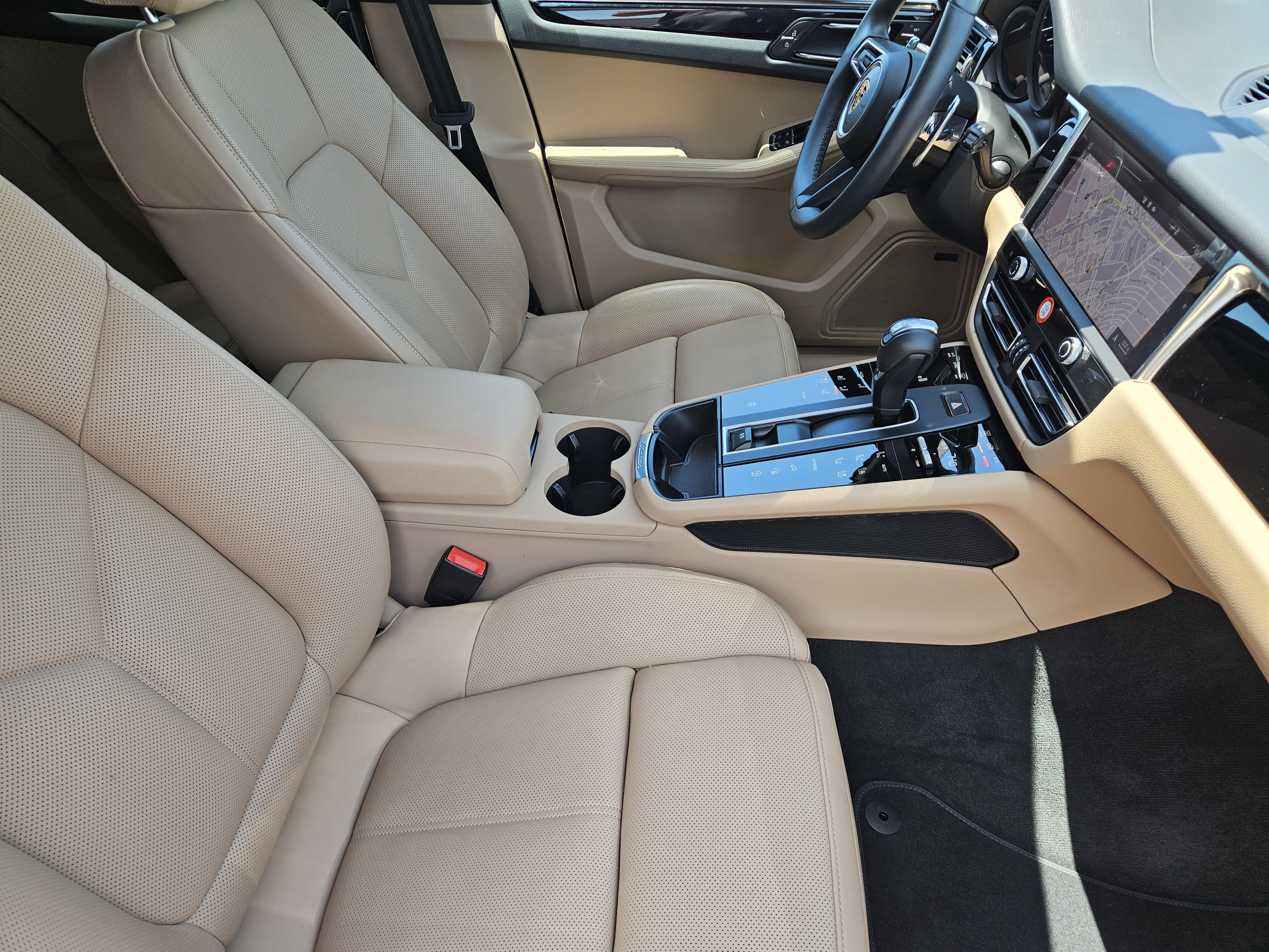 Certified 2026 Porsche Macan AWD/4WD image 15