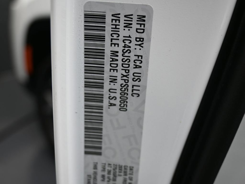 Used 2023 Jeep Wagoneer L Series III w/ Preferred Equipment Group image 17