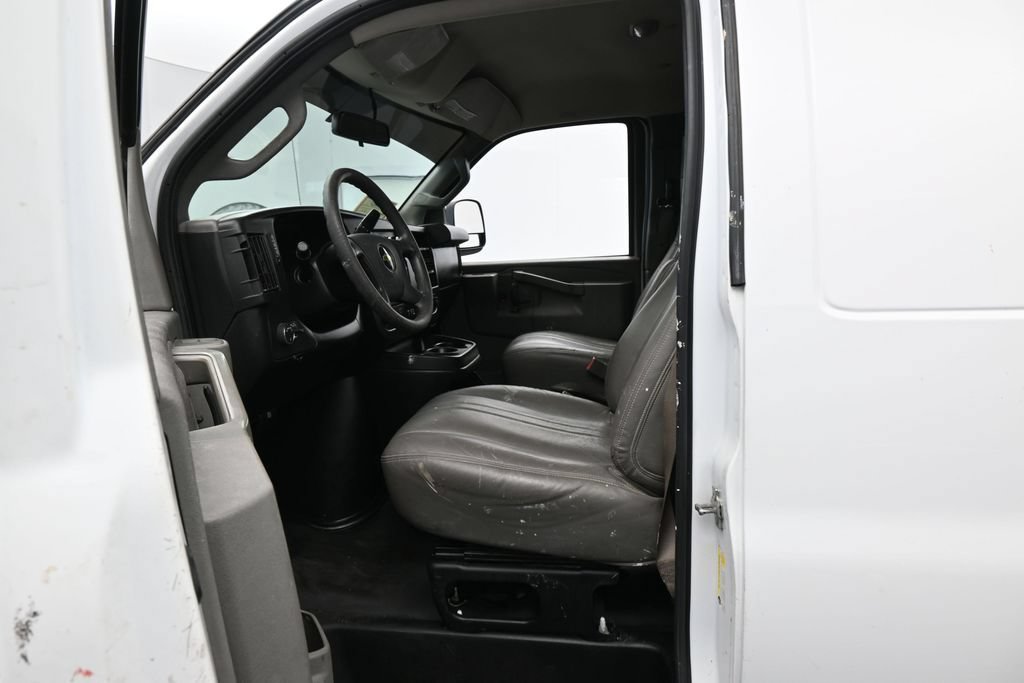 Used 2018 Chevrolet Express 2500 RWD image 11