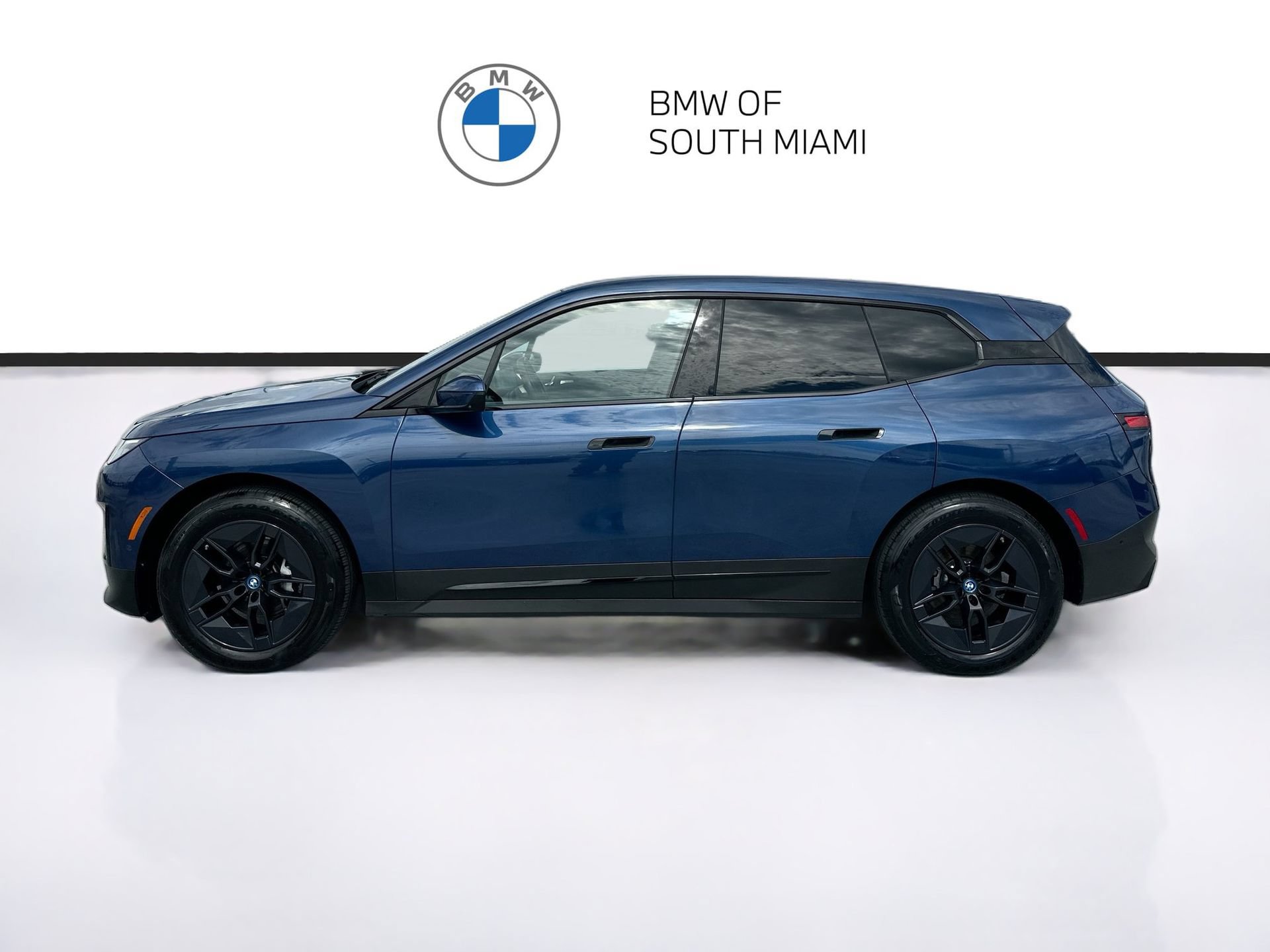 Used 2023 BMW iX xDrive50 w/ Convenience Package AWD/4WD image 4