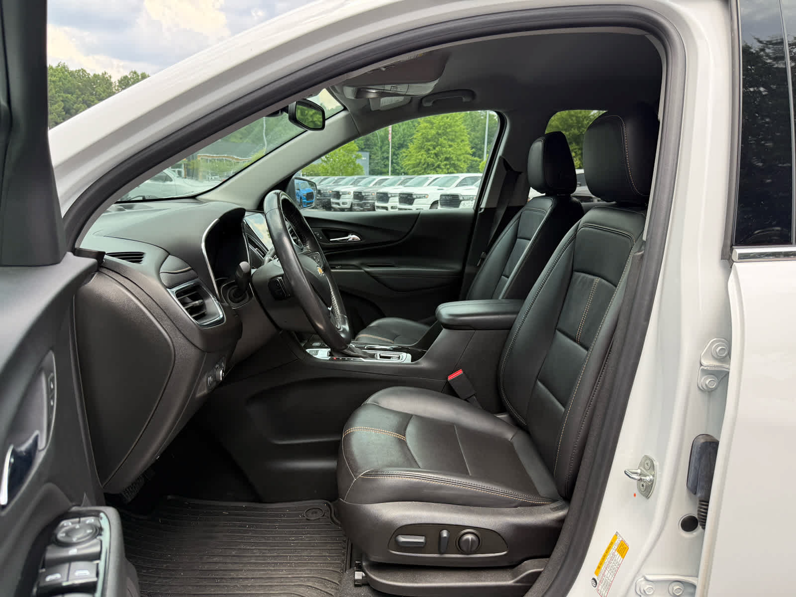 Used 2022 Chevrolet Equinox Premier AWD/4WD image 11