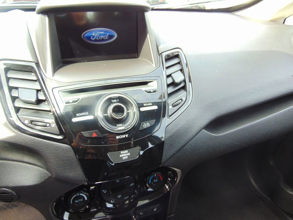 Used 2017 Ford Fiesta Titanium image 19