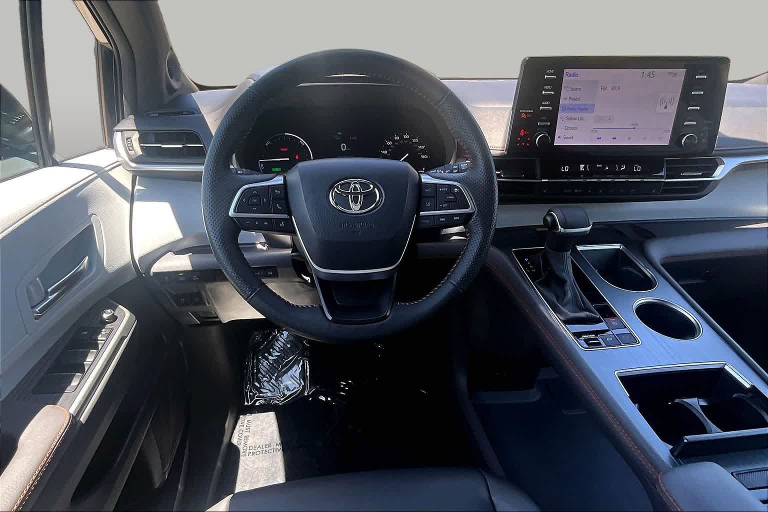 Used 2024 Toyota Sienna XSE w/ XSE Plus Package AWD/4WD image 6