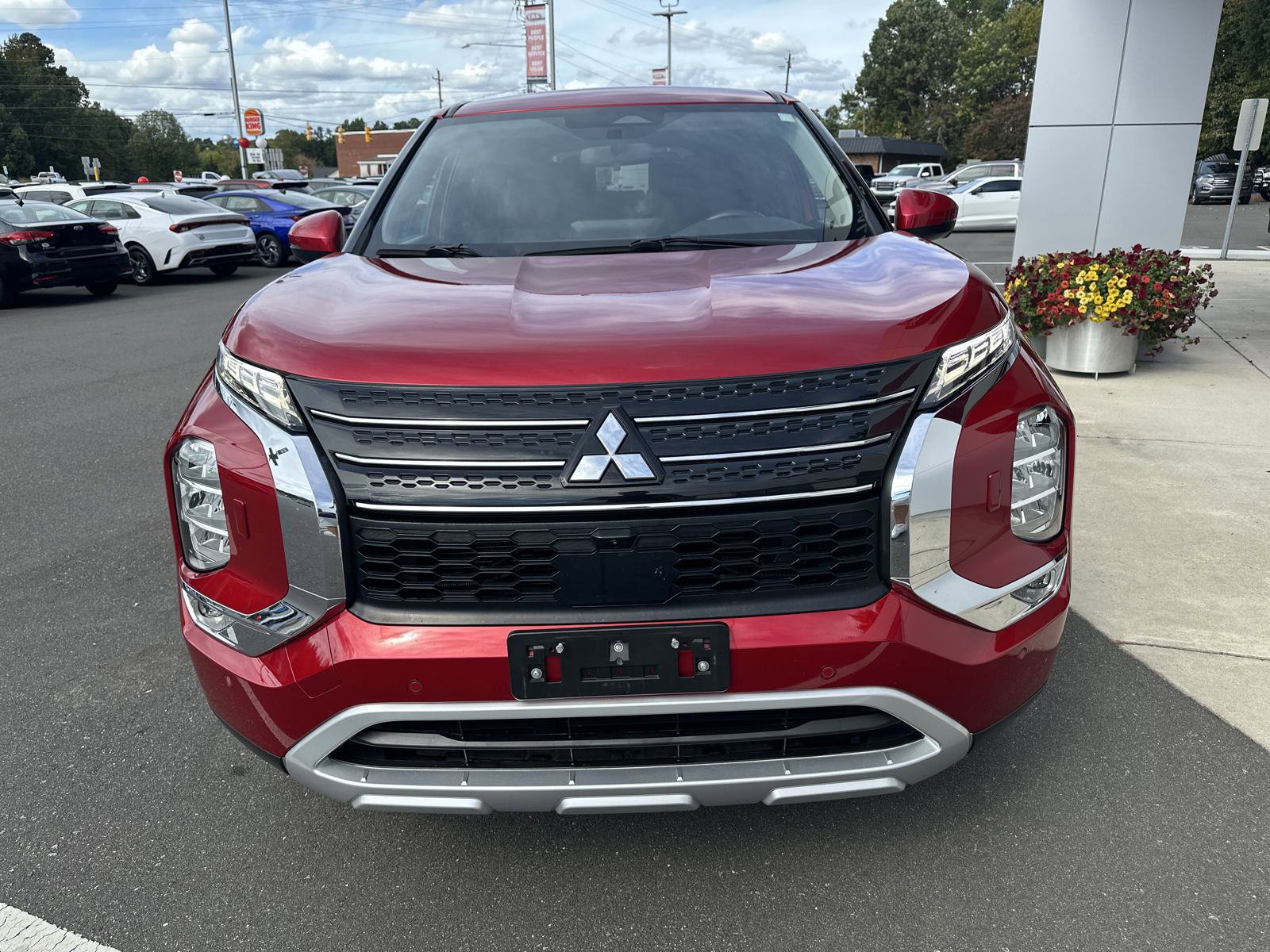 Used 2022 Mitsubishi Outlander SEL Black Edition image 3