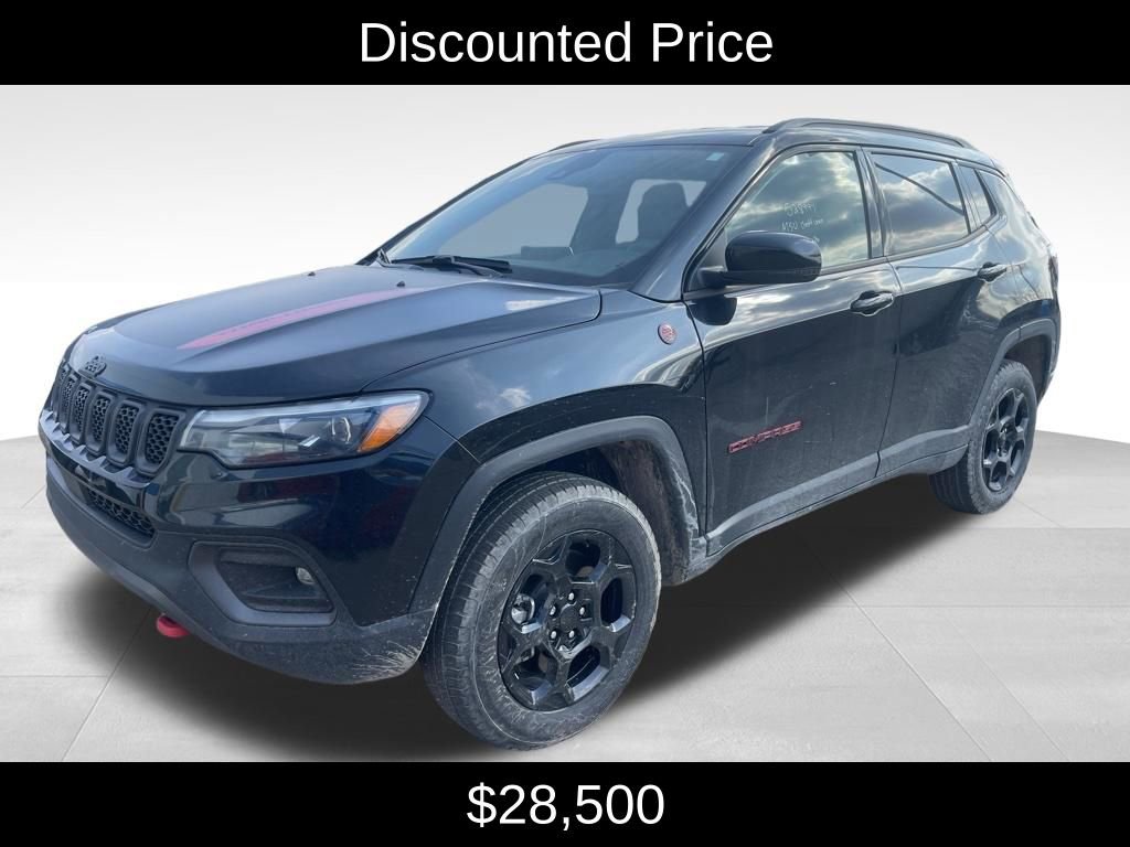 Used 2024 Jeep Compass Trailhawk w/ Trailhawk Elite Group AWD/4WD image 3