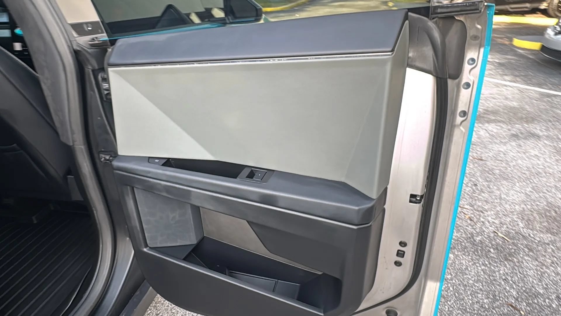 Used 2024 Tesla Cybertruck AWD Crew Cab image 25