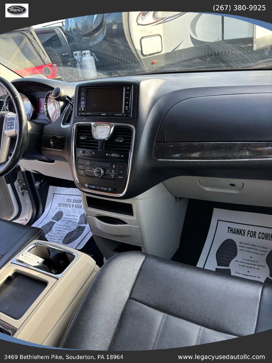 Used 2016 Chrysler Town & Country Touring FWD image 71