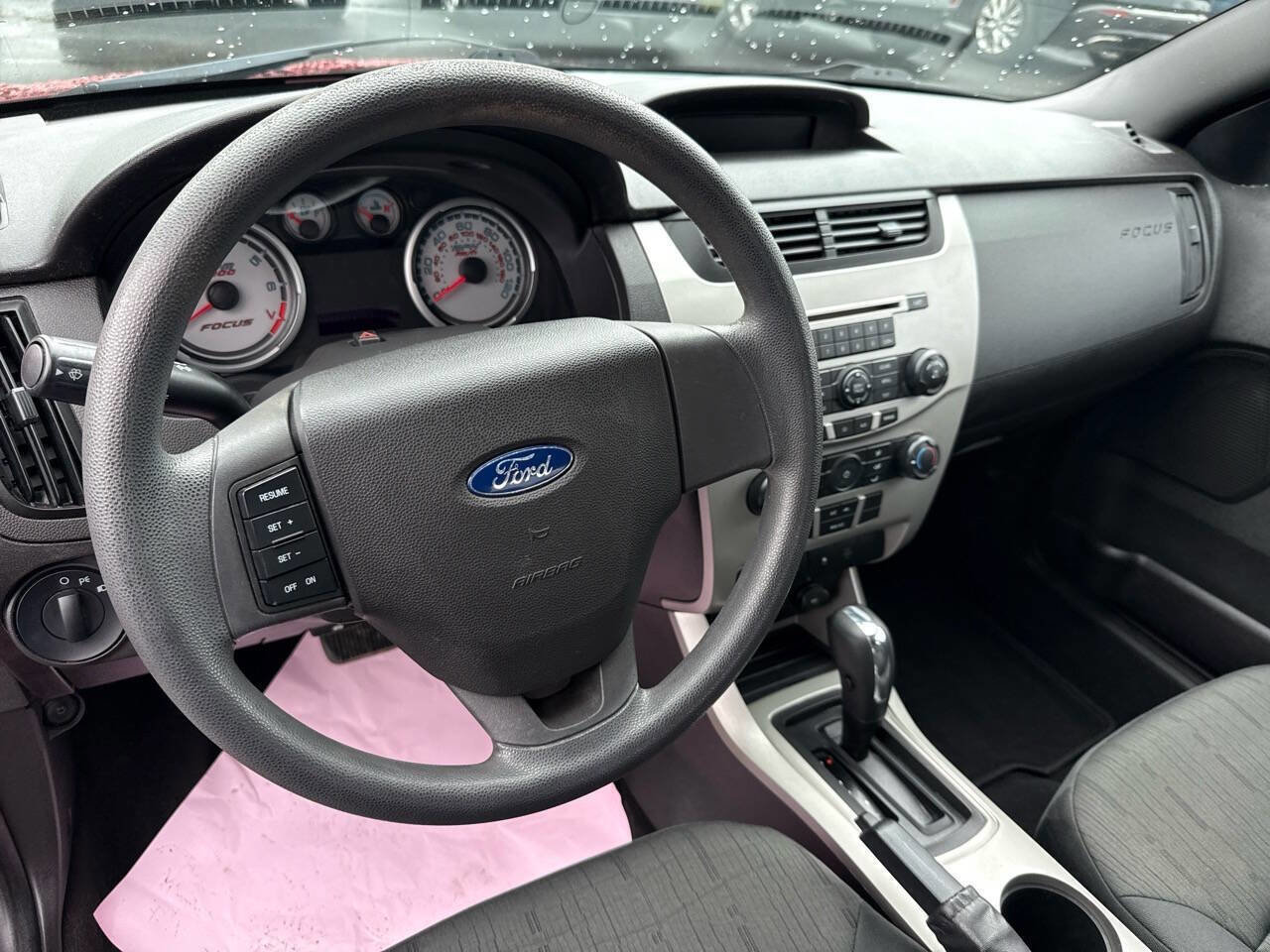 Used 2010 Ford Focus SE FWD image 12