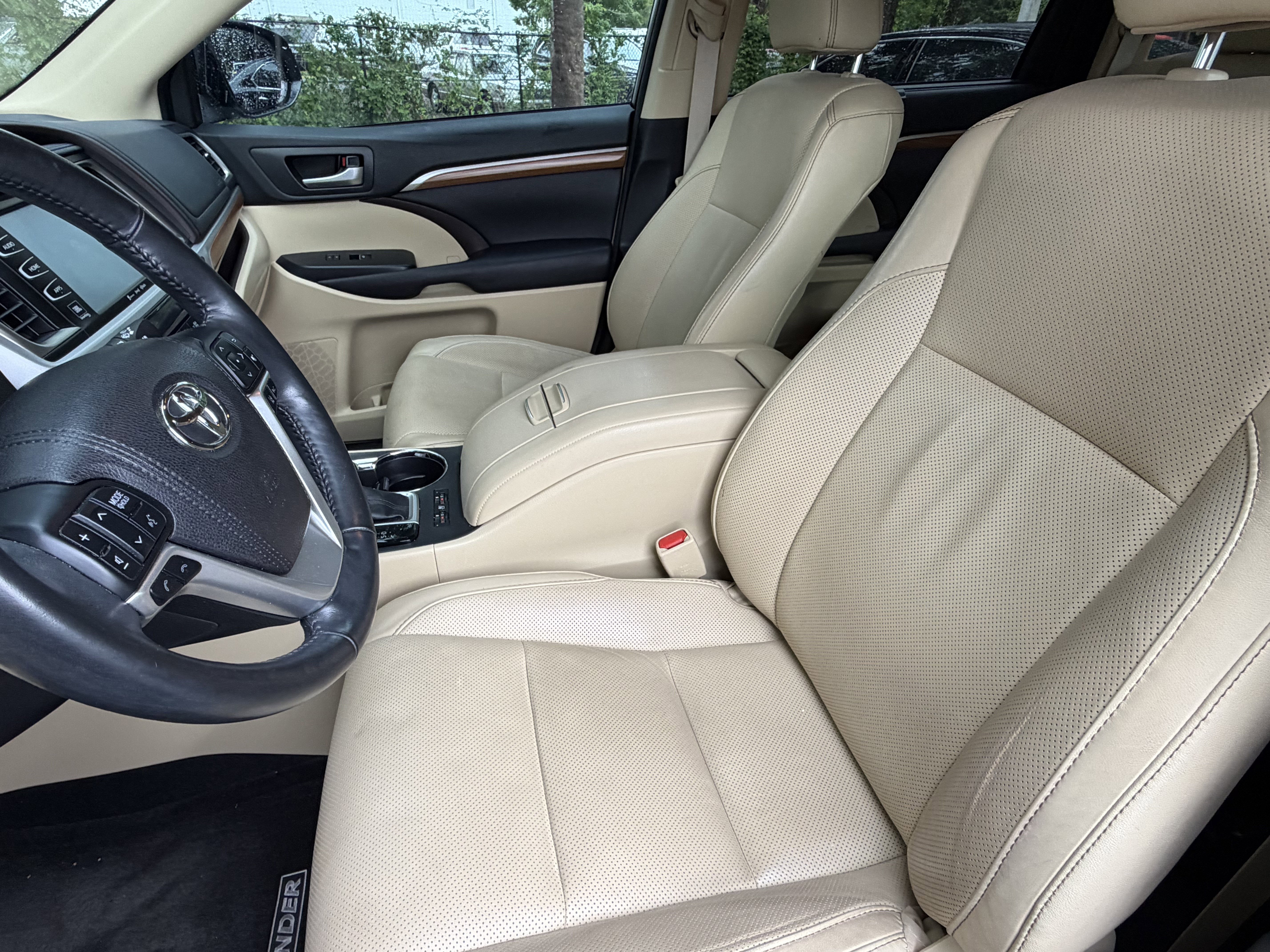 Used 2017 Toyota Highlander Limited Platinum FWD image 17