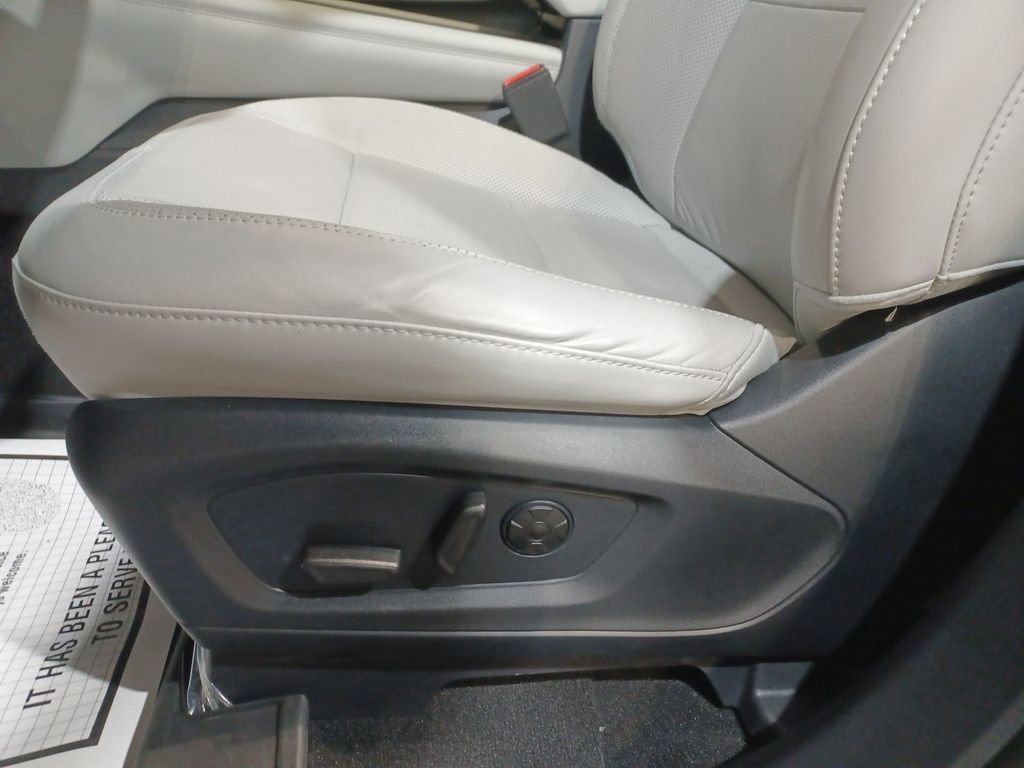 Used 2025 Ford Explorer Platinum w/ Ultimate Package AWD/4WD image 14