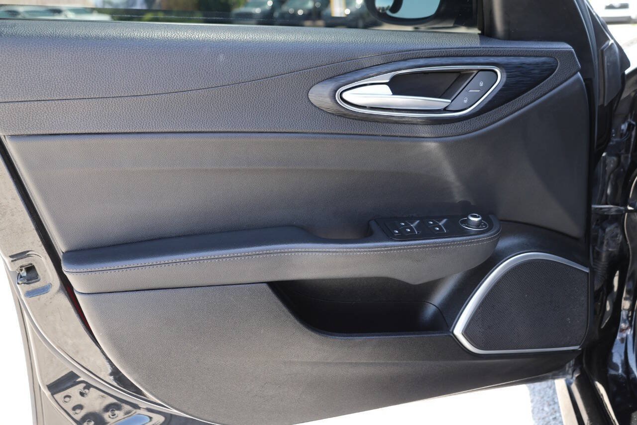 Used 2020 Alfa Romeo Giulia AWD w/ Cold Weather Package image 12