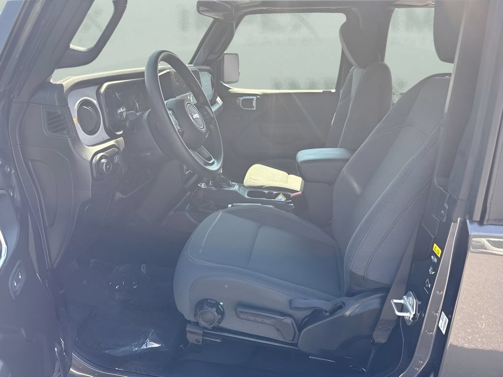 Used 2025 Jeep Wrangler Sport AWD/4WD image 5
