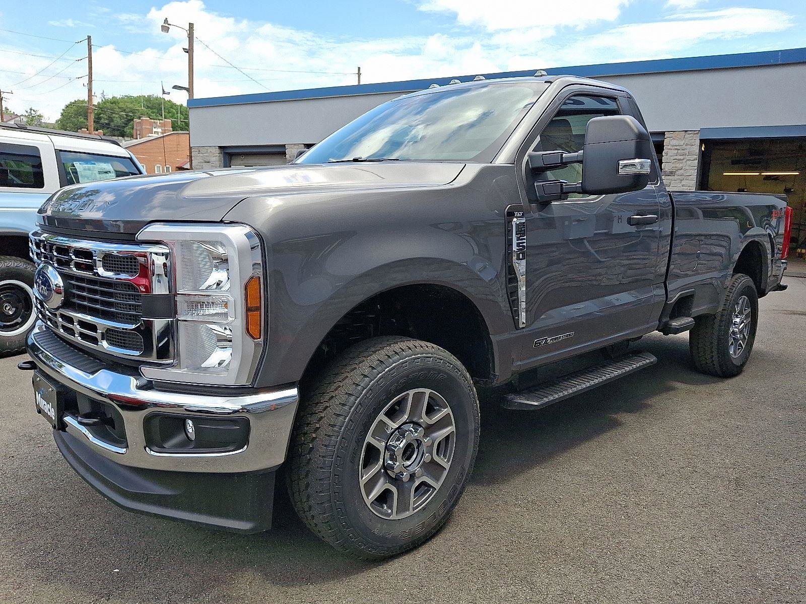 New 2025 Ford F250 XLT w/ FX4 Off-Road Package image 2