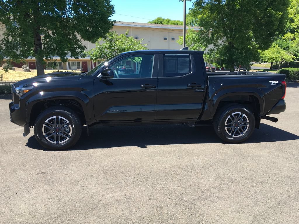 Used 2024 Toyota Tacoma TRD Sport AWD/4WD image 3
