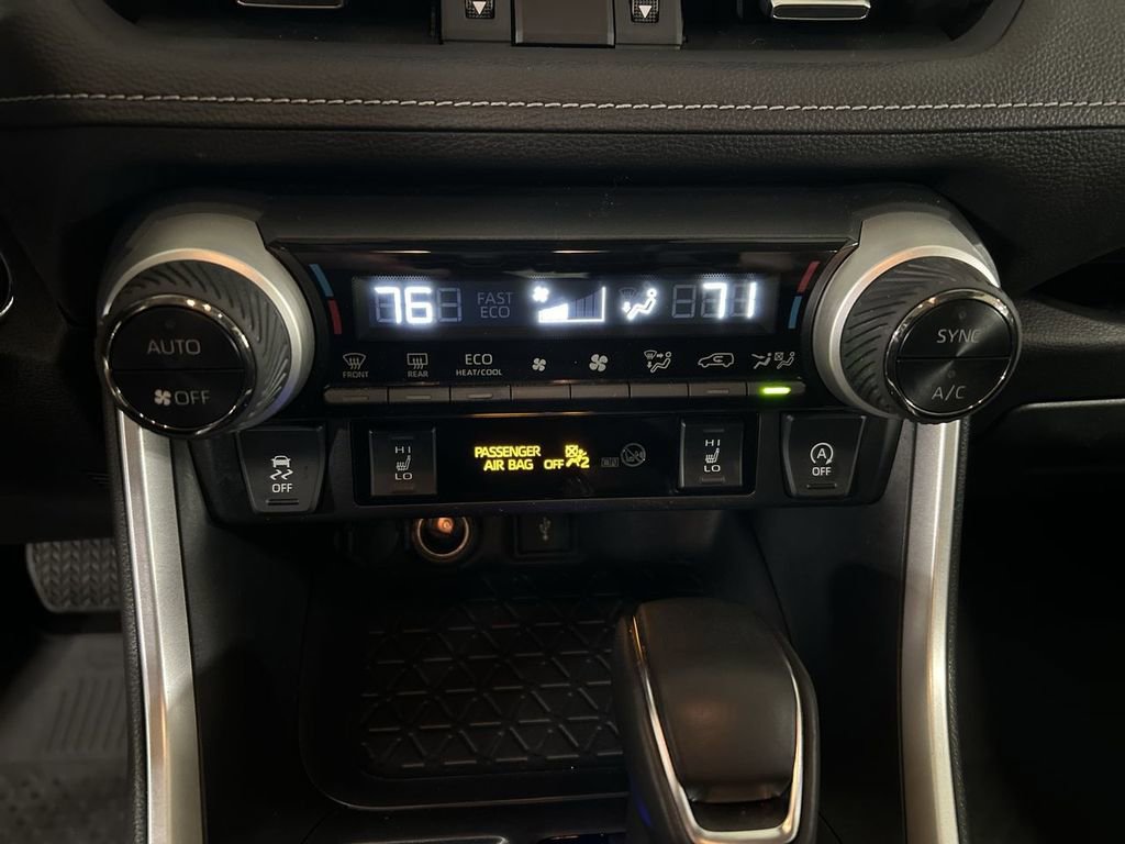 Used 2021 Toyota RAV4 XLE Premium image 21