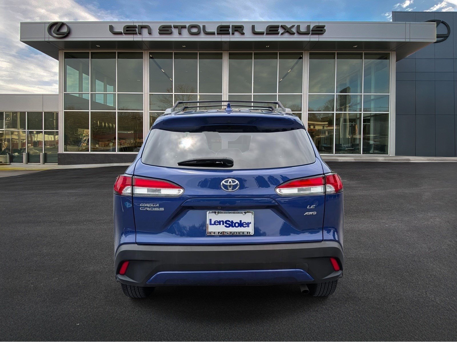 Used 2023 Toyota Corolla Cross LE w/ Moonroof Package AWD/4WD image 4