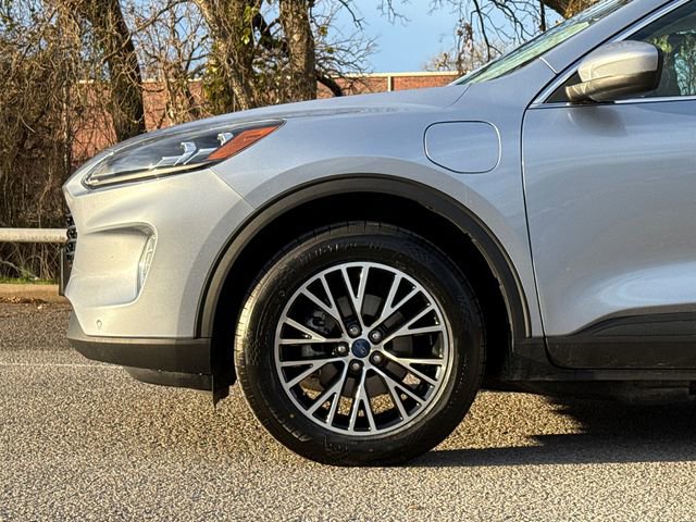 Certified 2022 Ford Escape Titanium image 5