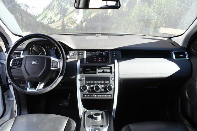 Used 2018 Land Rover Discovery Sport SE image 18