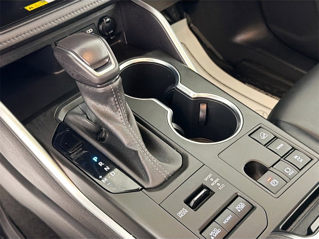 Used 2023 Toyota Highlander L image 16