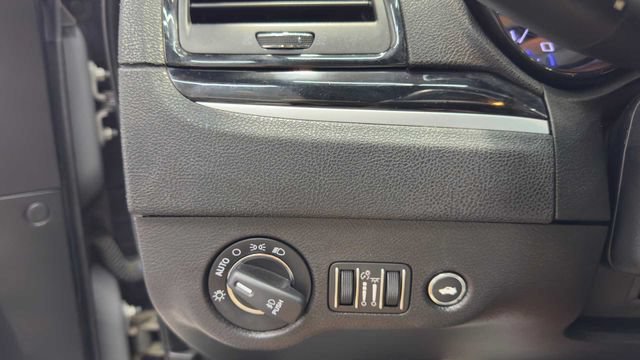 Used 2019 Chrysler 300 S RWD image 33