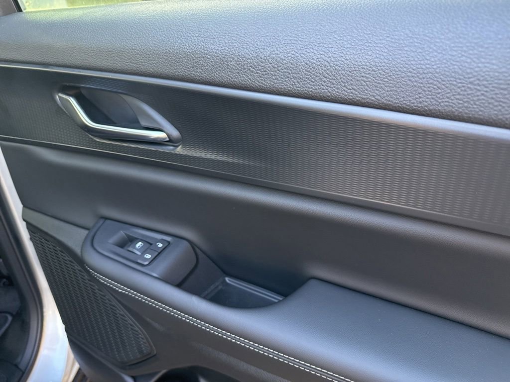 New 2025 Jeep Grand Cherokee L Laredo image 31