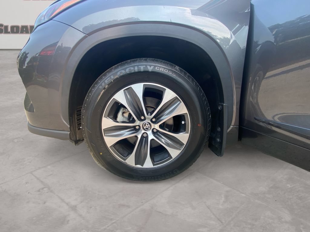 Used 2023 Toyota Highlander XLE AWD/4WD image 14