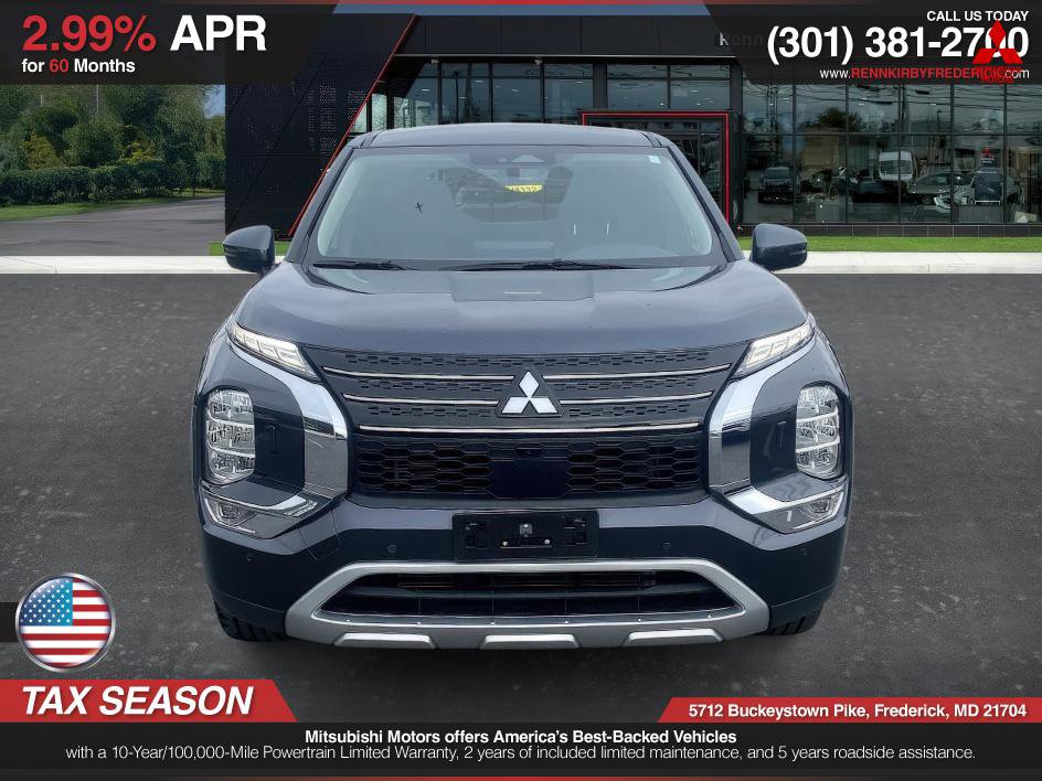 Used 2024 Mitsubishi Outlander SE image 2