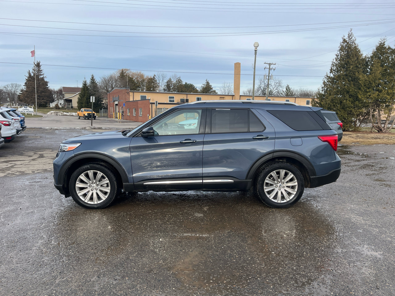 Used 2021 Ford Explorer Limited w/ Equipment Group 301A image 2