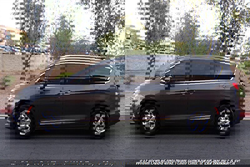 Used 2017 Chrysler Pacifica Touring-L Plus image 8