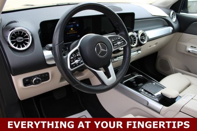 Used 2022 Mercedes-Benz GLB 250 4MATIC w/ Premium Package Lite image 2