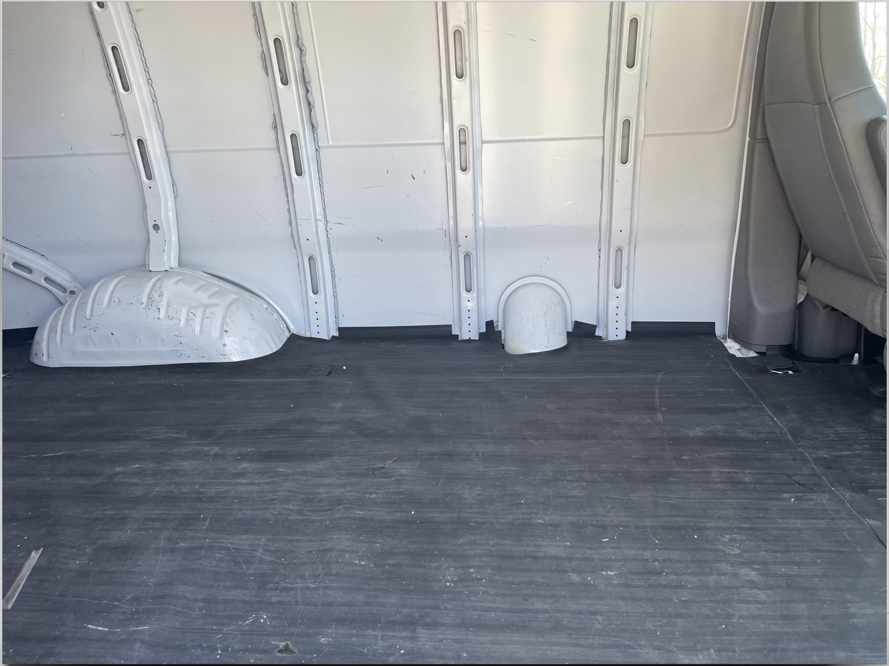 Used 2018 Chevrolet Express 2500 w/ Driver Convenience Package image 22