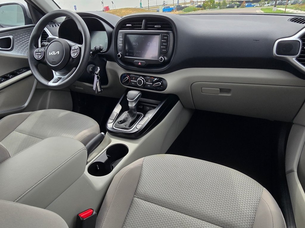 Used 2025 Kia Soul LX w/ LX Technology Package FWD image 28